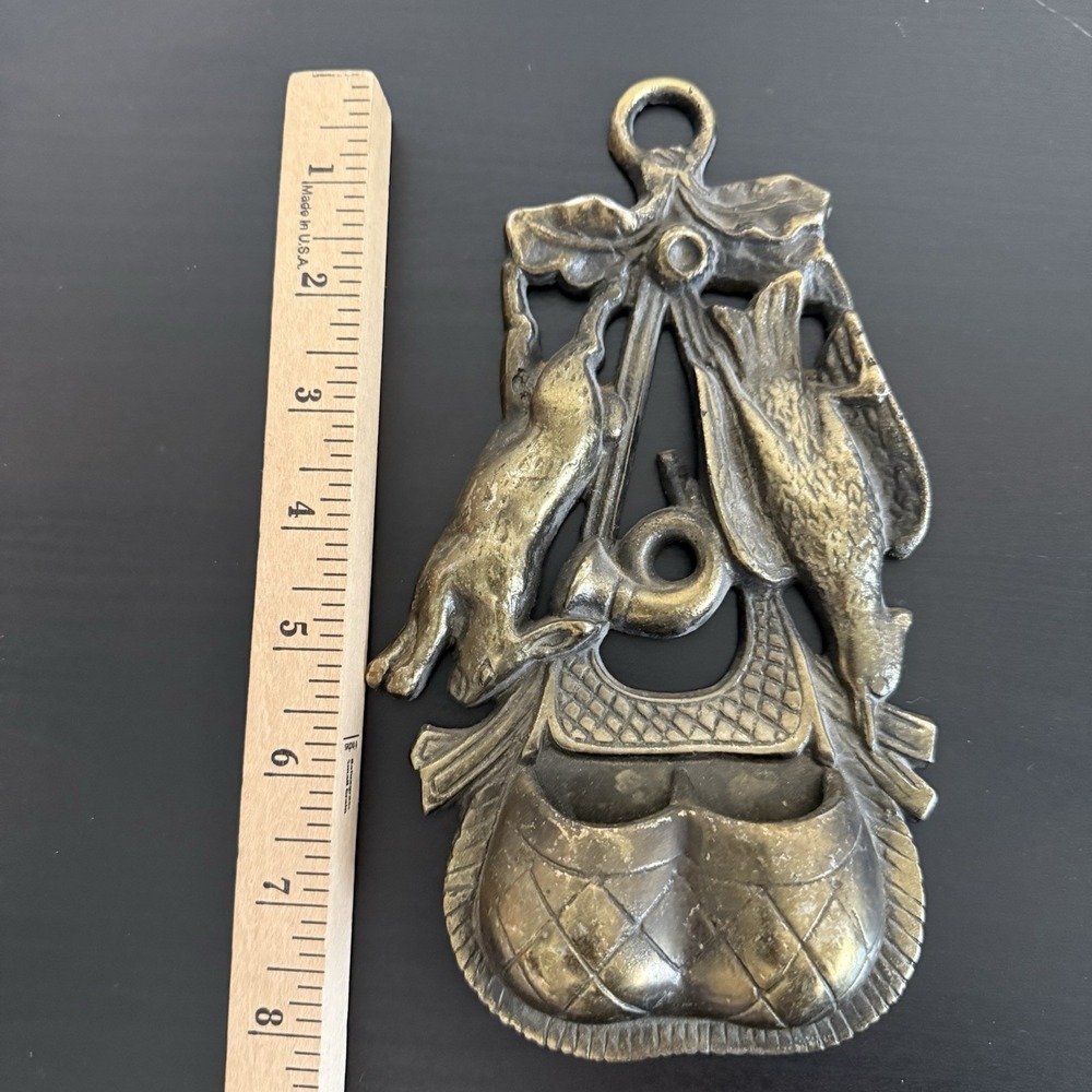 Vintage Cast Metal Match Safe Wall Pocket Old English Hunting Decor Game Bag - Picture 3 of 9